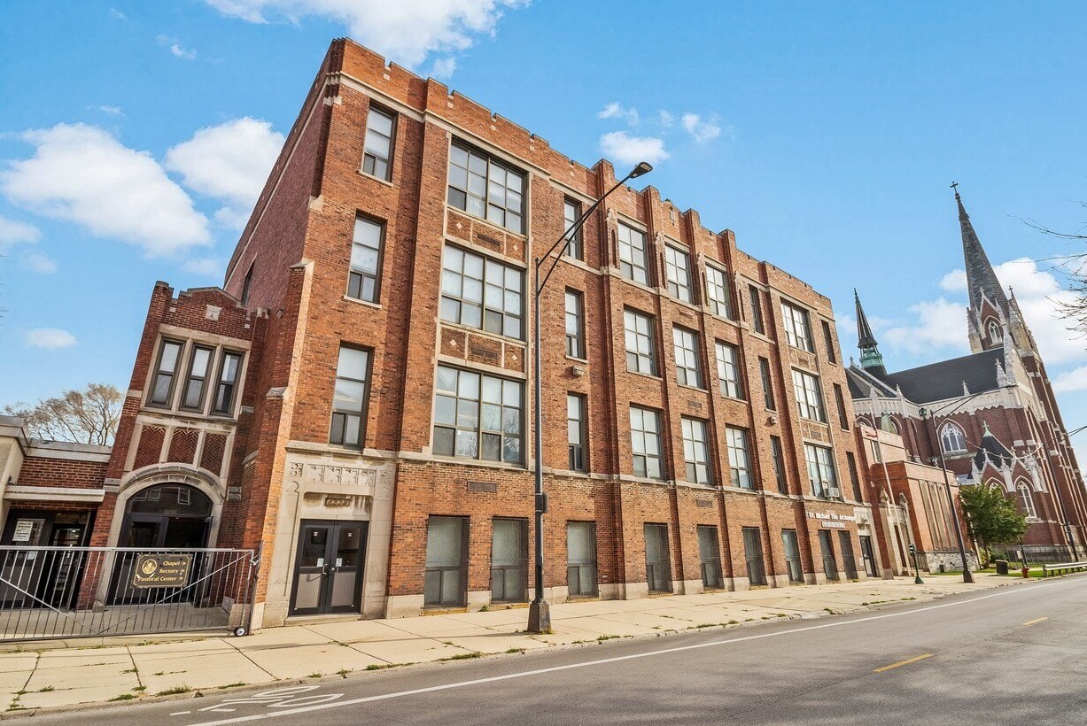 Former St. Michael Catholic School portefeuille de 4 propriétés à vendre sur LoopNet.ca Photo du bâtiment- Image 1 de 11