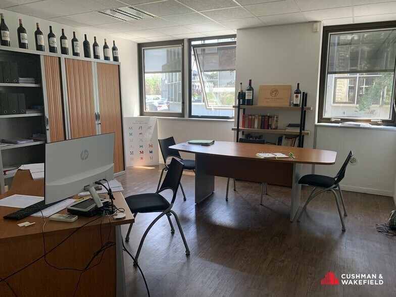 Office in Bruges for lease - Interior Photo - Image 3 of 3