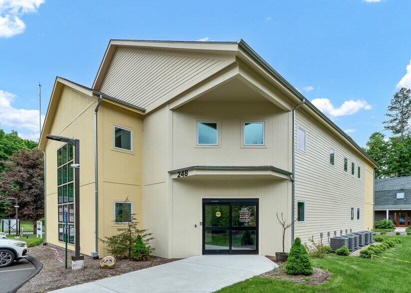 248 Main St, Farmington, CT for lease - Building Photo - Image 3 of 9