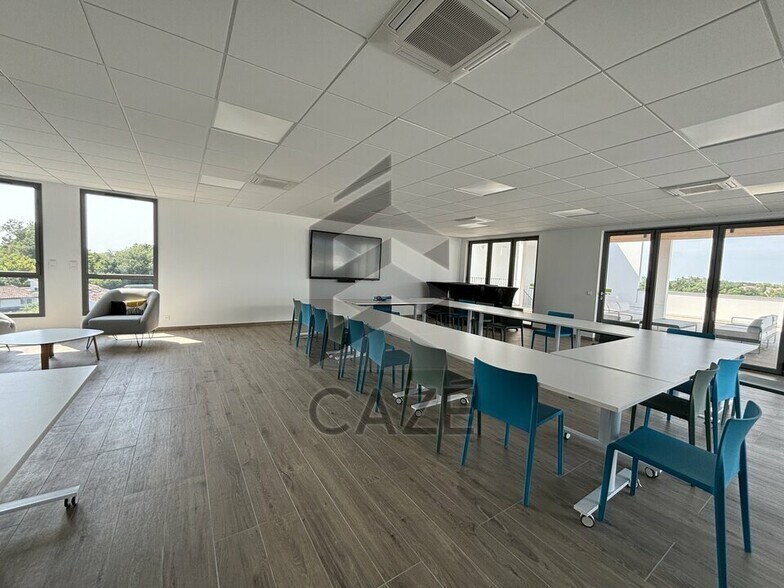 Office in Artigues-près-Bordeaux for lease - Interior Photo - Image 2 of 10