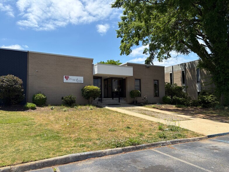 121 Edinburgh Ct, Greenville, SC à vendre - Photo du bâtiment - Image 3 de 12
