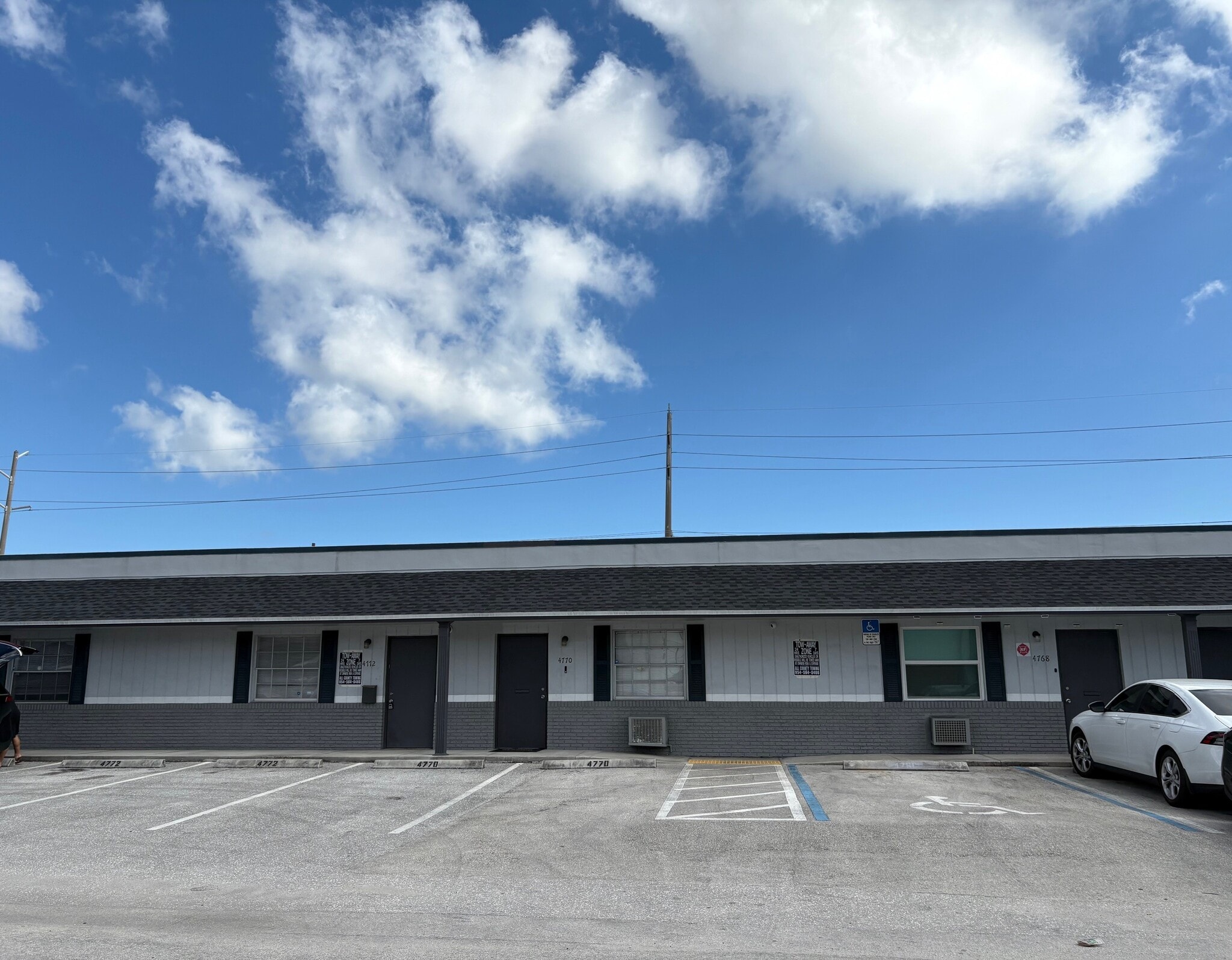4861-4875 NE 12th Ave, Fort Lauderdale, FL à louer Photo du bâtiment- Image 1 de 1