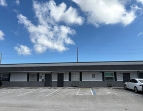 4861-4875 NE 12th Ave, Fort Lauderdale, FL à louer Photo du bâtiment- Image 1 de 1