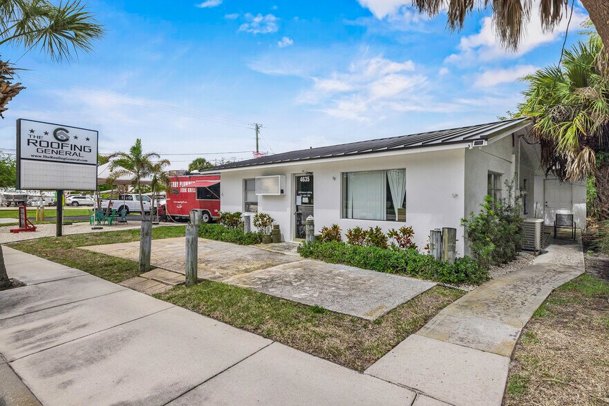 4625 SE Dixie Hwy, Stuart, FL à vendre - Photo du bâtiment - Image 1 de 21