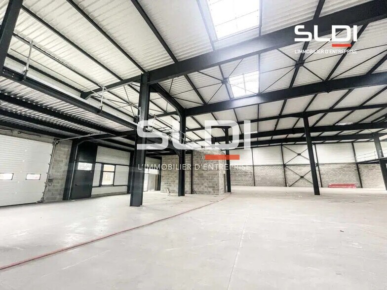 Office in Saint-Priest for lease - Interior Photo - Image 3 of 4