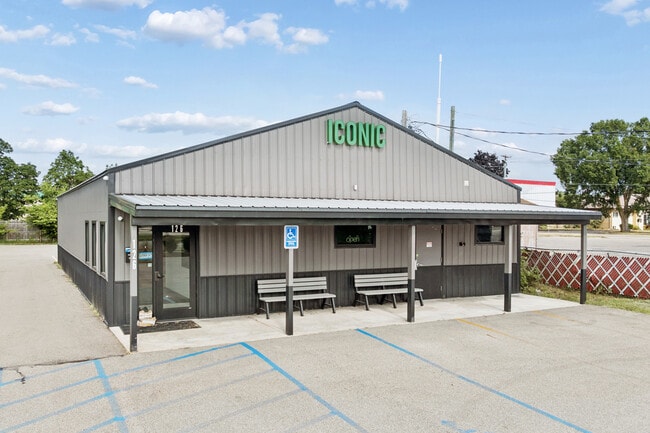 Plus de détails pour 126 S West St, Lowell, MI - Commerce de détail aux enchères