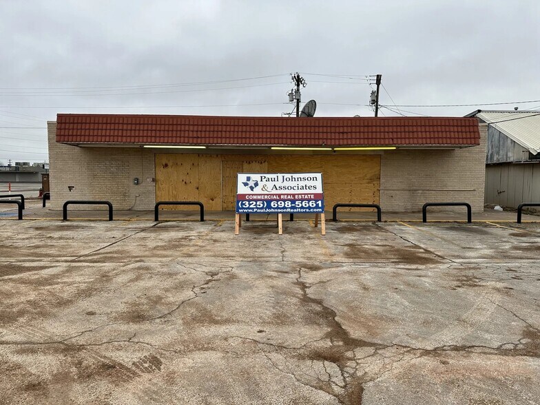 1002 N Mockingbird Ln, Abilene, TX à vendre - Photo du bâtiment - Image 3 de 15