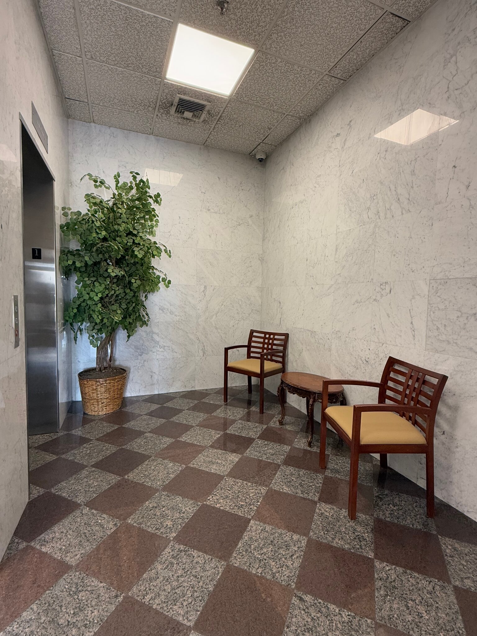 187-189 Sunrise Hwy, Rockville Centre, NY for lease Lobby- Image 1 of 5