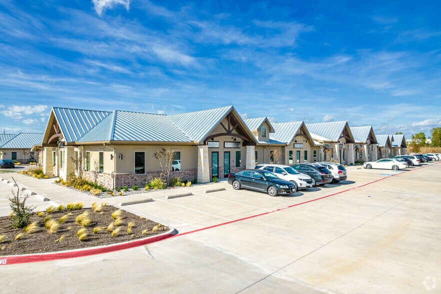 4645 Avon Ln, Frisco, TX à louer - Photo du bâtiment - Image 3 de 6