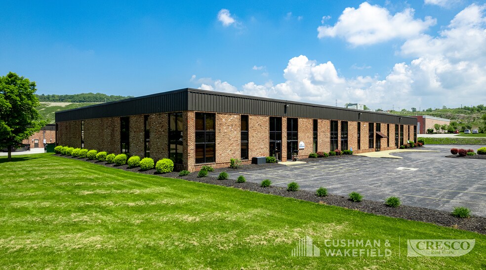 10111 Sweet Valley Dr, Valley View, OH à vendre - Photo du bâtiment - Image 2 de 4