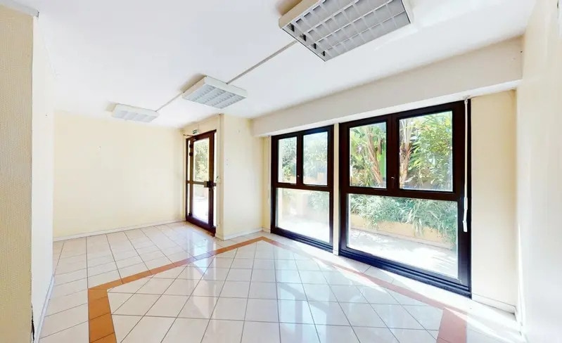 Office in Nice for sale Interior Photo- Image 1 of 10