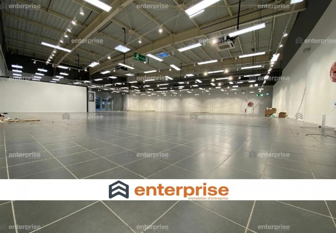 Retail in Chambly for lease Interior Photo- Image 1 of 4