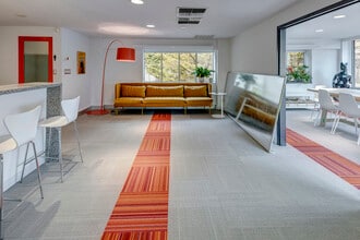 921 Aurora Ave N, Seattle, WA à vendre Photo du bâtiment- Image 1 de 5