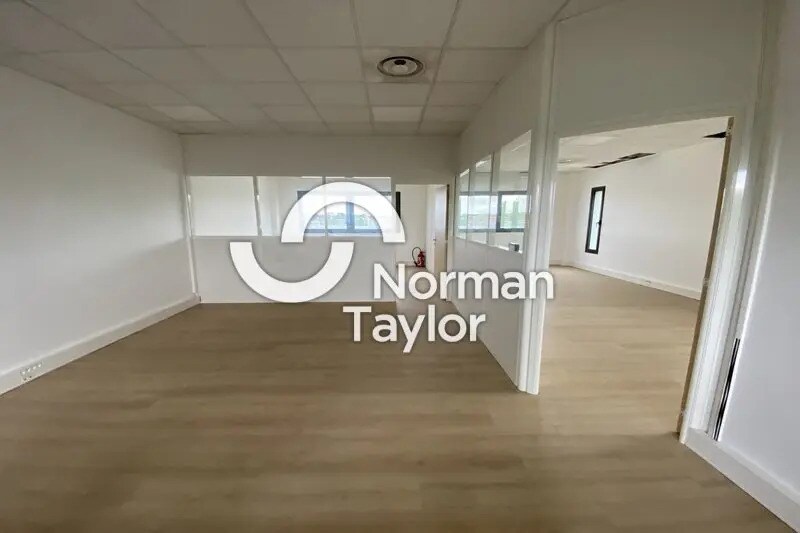 Office in Montpellier for lease - Building Photo - Image 2 of 12