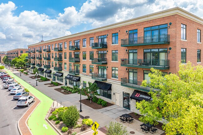 Plus de détails pour 140 S River St, Aurora, IL - Commerce de détail à louer