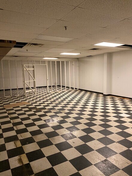 1862 E Main St, Bridgeport, CT à vendre - Photo intérieure - Image 2 de 12