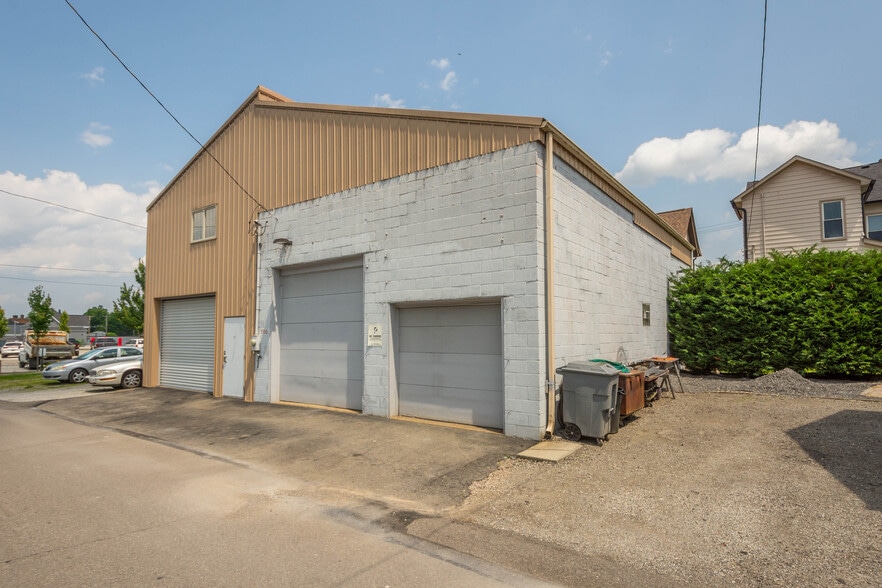 1516 Pine Way, Coraopolis, PA for sale - Building Photo - Image 2 of 8