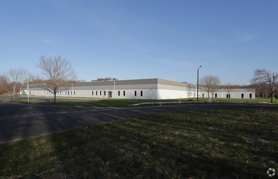 18 Craftsman Rd, East Windsor, CT à louer - Photo principale - Image 1 de 12