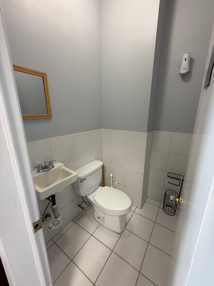 9206 Jamaica Ave, Woodhaven, NY for lease - Building Photo - Image 3 of 10
