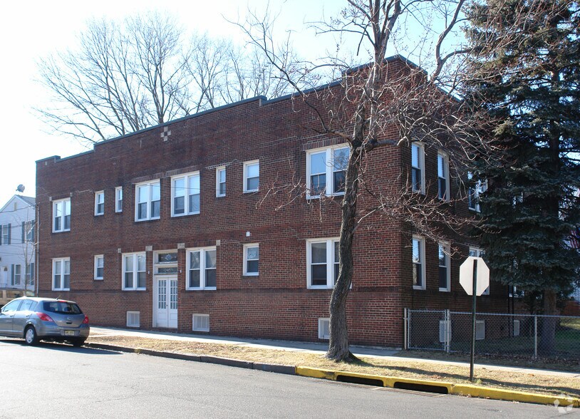 415 E Elm St, Linden, NJ à vendre - Photo du bâtiment - Image 2 de 3