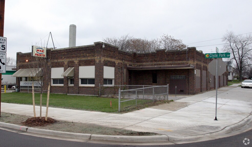 1750 Clyde Park Ave SW, Grand Rapids, MI à vendre - Photo du bâtiment - Image 2 de 19