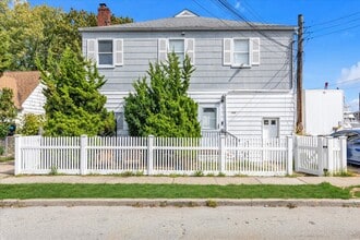 105 Eastern Blvd, Baldwin, NY à louer Photo intérieure- Image 2 de 7