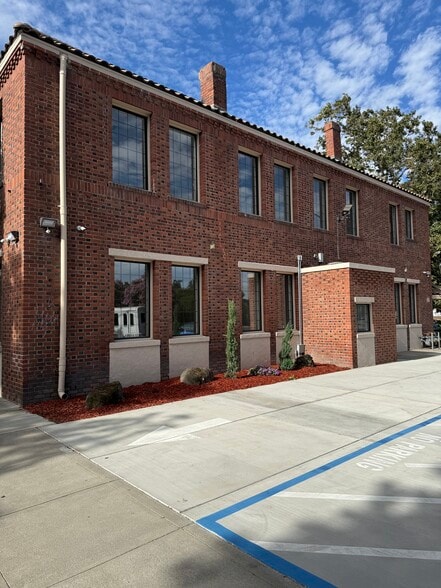 123 Sycamore Ave, Manteca, CA à louer - Photo du bâtiment - Image 3 de 23
