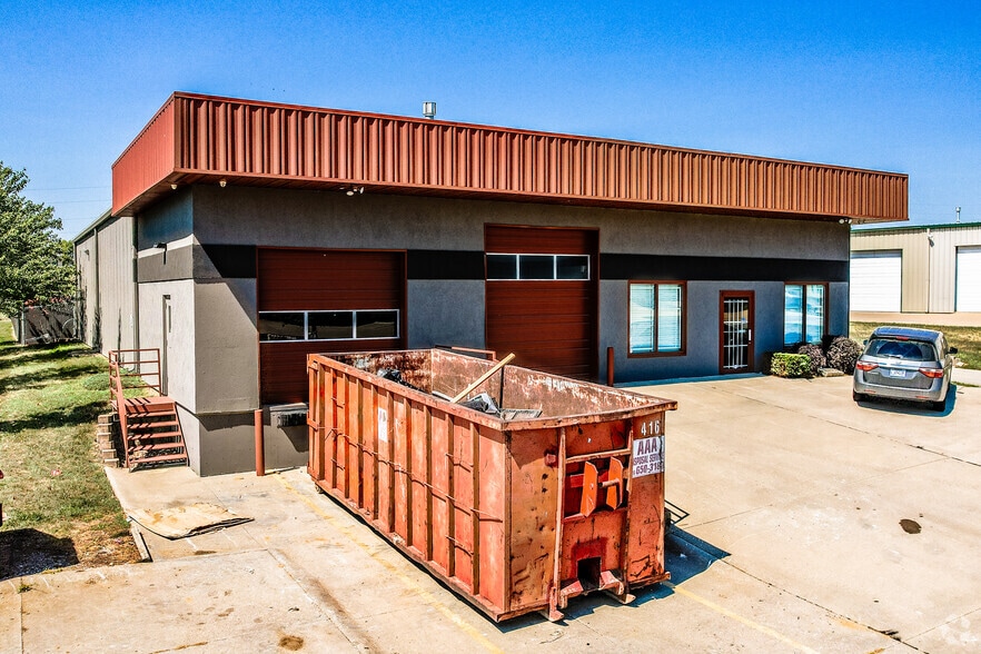 1110 NW Valley Ridge Dr, Grain Valley, MO for lease - Building Photo - Image 2 of 4
