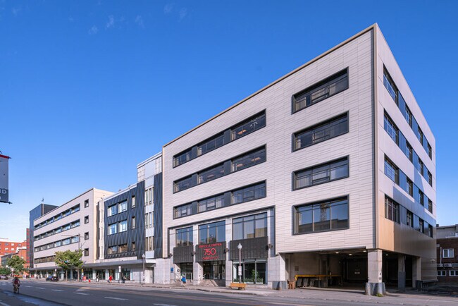 More details for 730-750 Boul Charest E, Québec, QC - Office for Lease
