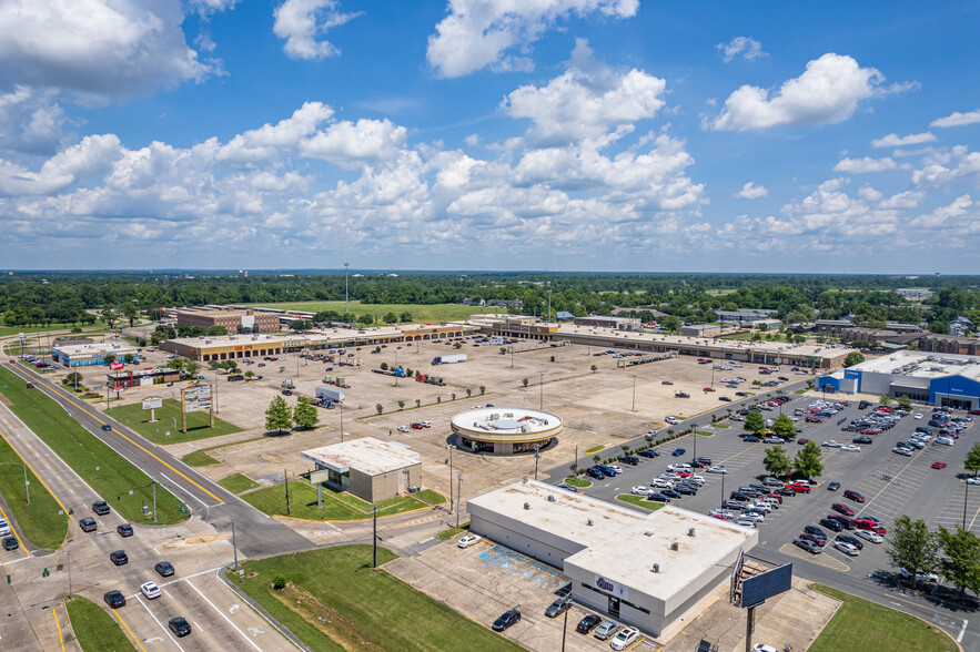 Shreve City Shopping Center - Drive Through Restaurant