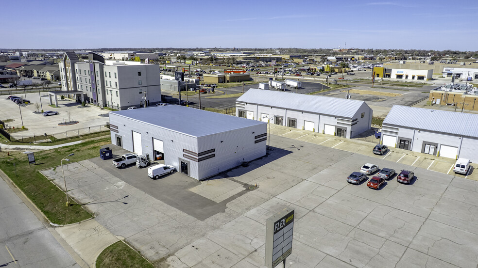 4403-4411 SW 3rd St, Oklahoma City, OK à vendre - Photo du bâtiment - Image 2 de 26