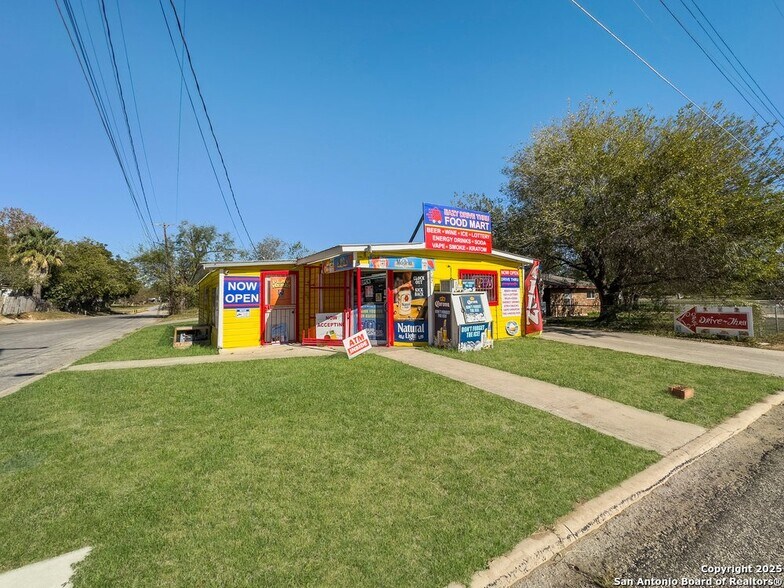 702 Avenue H, Poteet, TX à vendre - Photo du bâtiment - Image 3 de 27