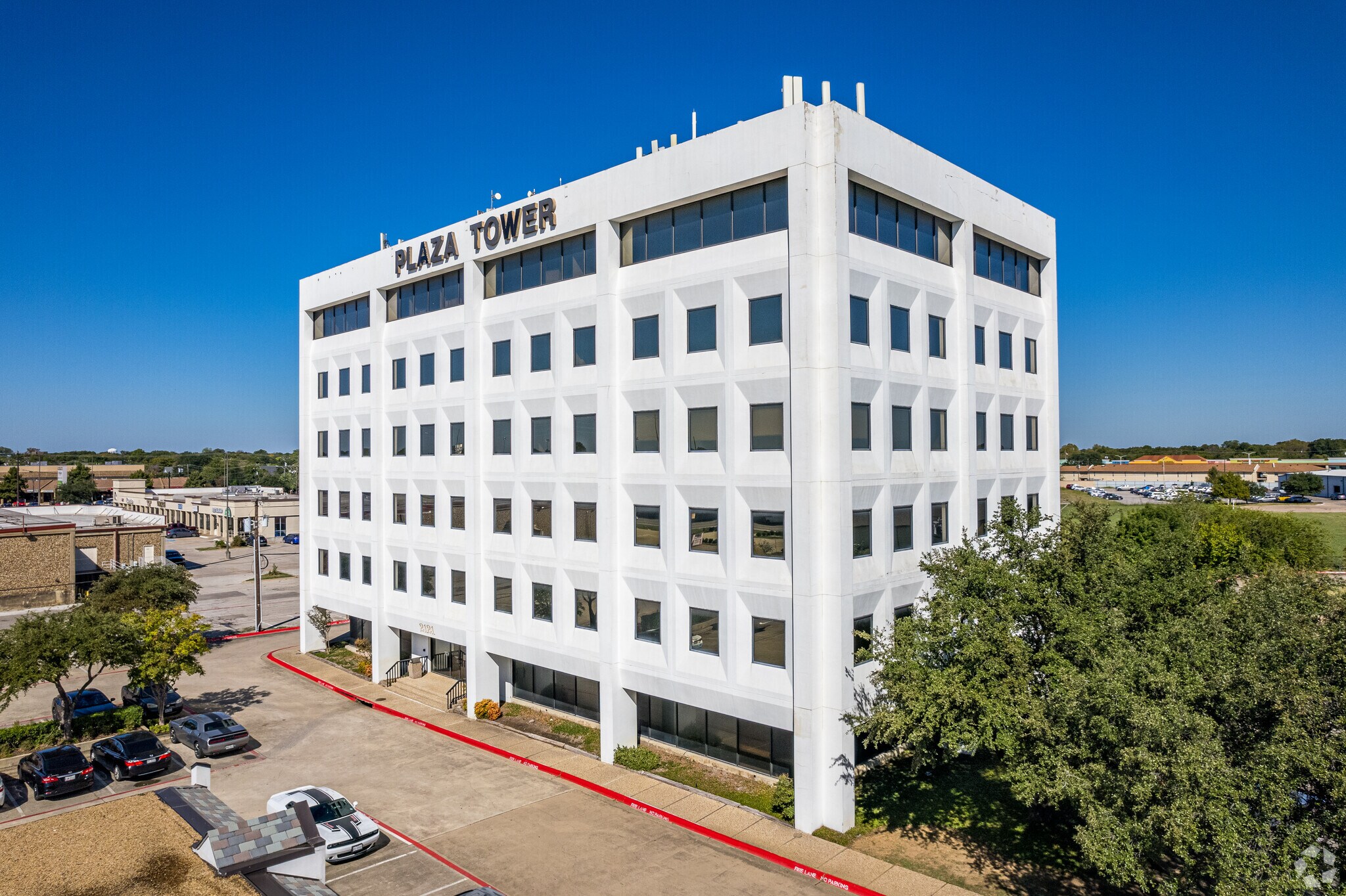 2117-2121 W Airport Fwy, Irving, TX à louer Photo du bâtiment- Image 1 de 12