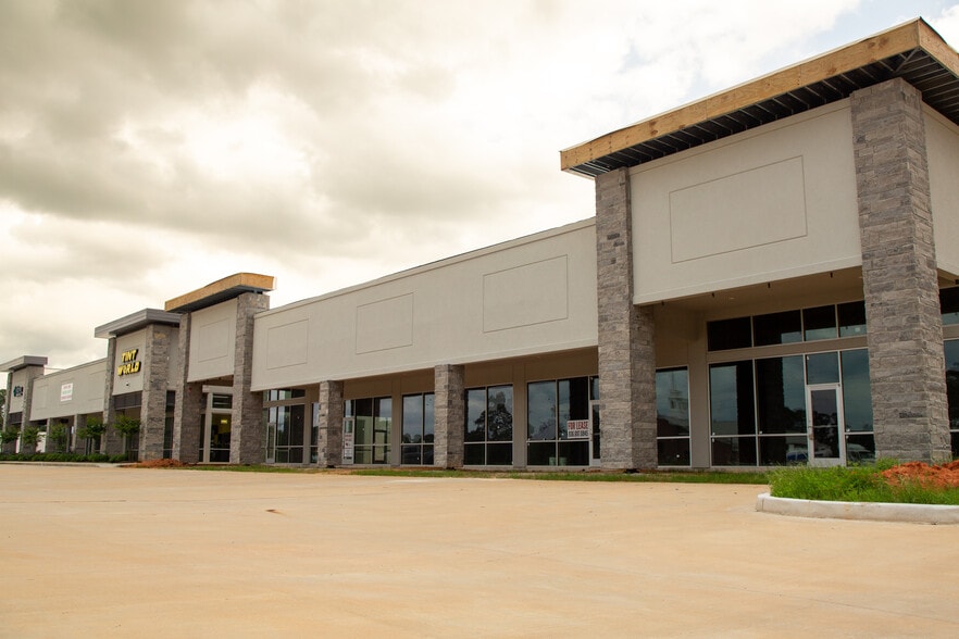 680 N FM 3083 Rd W, Conroe, TX for lease - Building Photo - Image 3 of 15