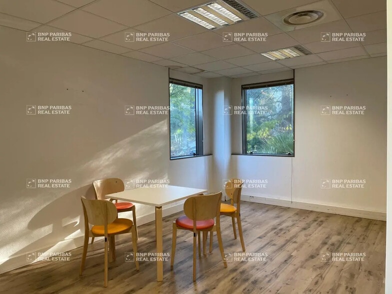 Office in Aix-en-Provence for lease - Building Photo - Image 3 of 26