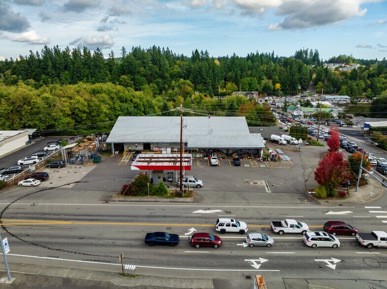 20370 Viking Ave NW, Poulsbo, WA à vendre - Photo du bâtiment - Image 2 de 6