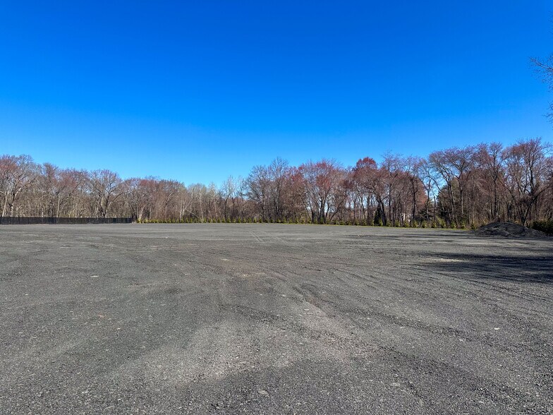 85 Pierson Ln, Windsor, CT à louer - Photo du bâtiment - Image 3 de 12