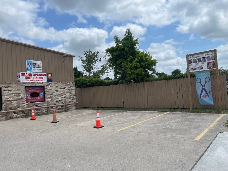 461 W Gulf Bank Rd, Houston, TX for lease - Building Photo - Image 2 of 22