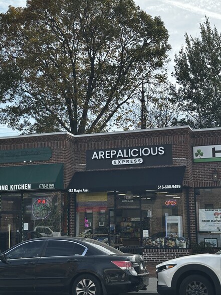 182 Maple Ave, Rockville Centre, NY à vendre - Photo du bâtiment - Image 3 de 5