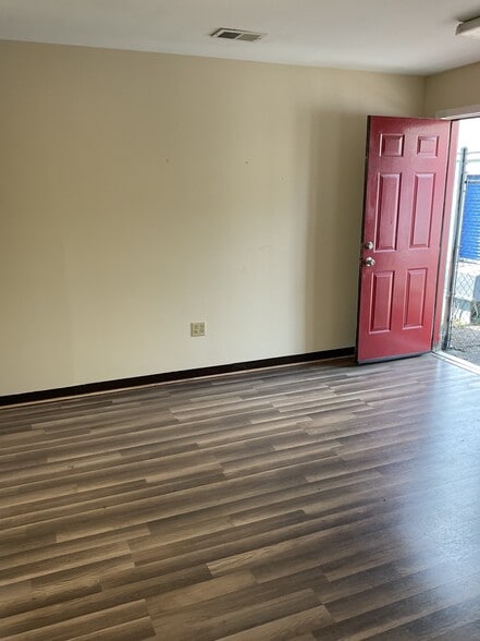 1202 N Barkley Rd, Statesville, NC for lease - Building Photo - Image 3 of 5