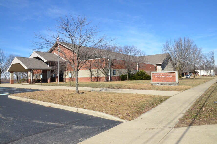 195 S Clayton Rd, New Lebanon, OH for sale - Primary Photo - Image 1 of 7