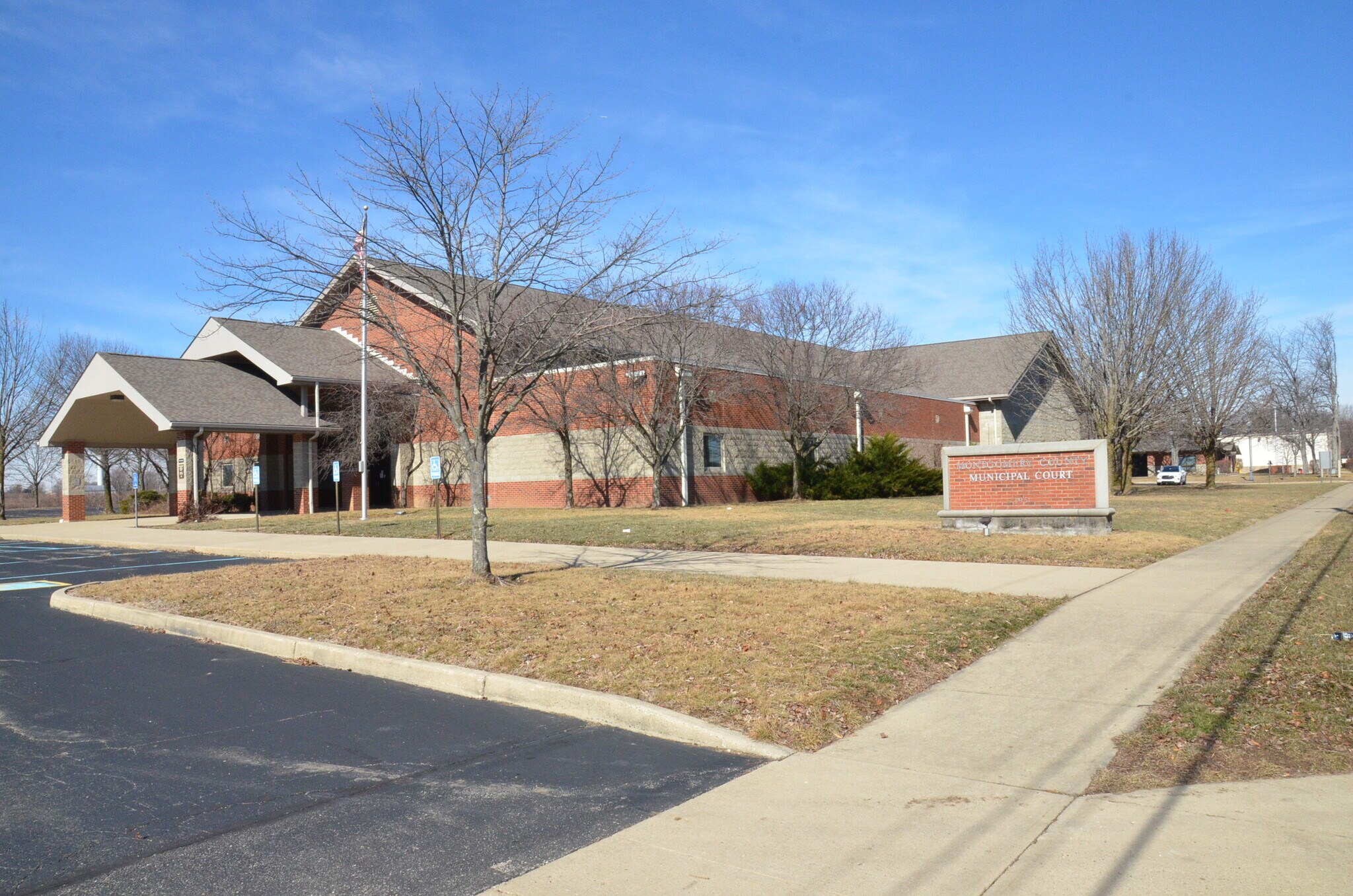 195 S Clayton Rd, New Lebanon, OH à vendre Photo principale- Image 1 de 8