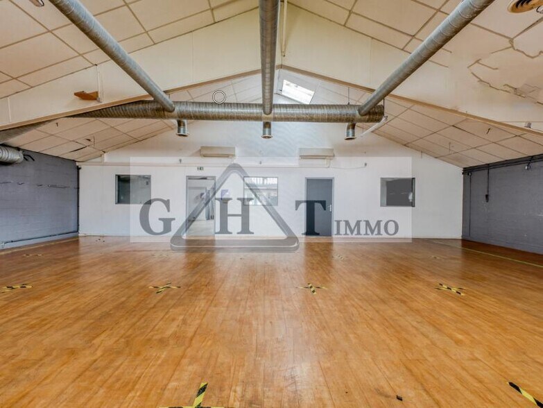 Retail in Taverny for sale - Interior Photo - Image 2 of 7