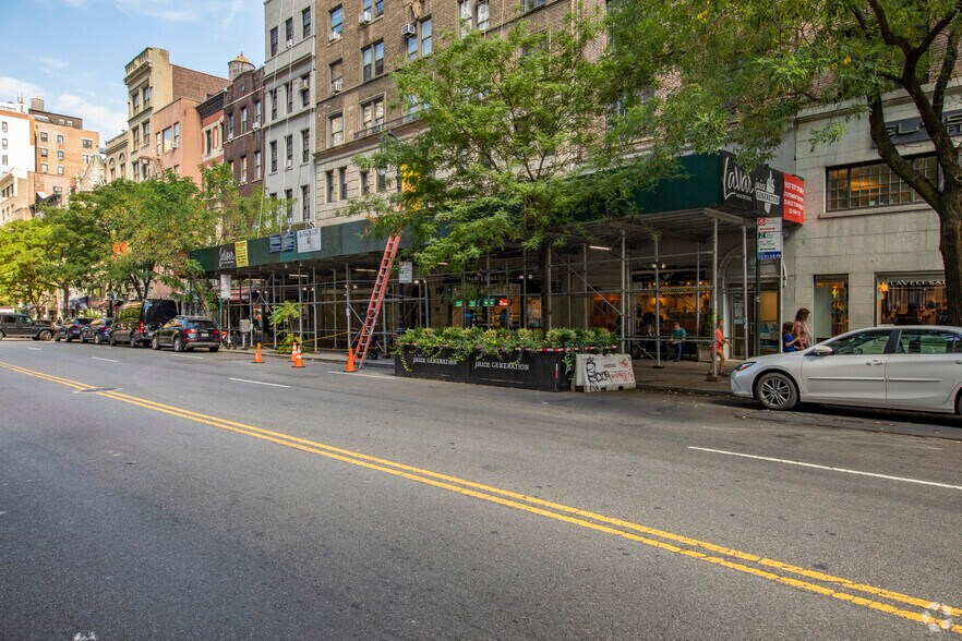 121 W 72nd St, New York, NY à louer - Photo du bâtiment - Image 3 de 4