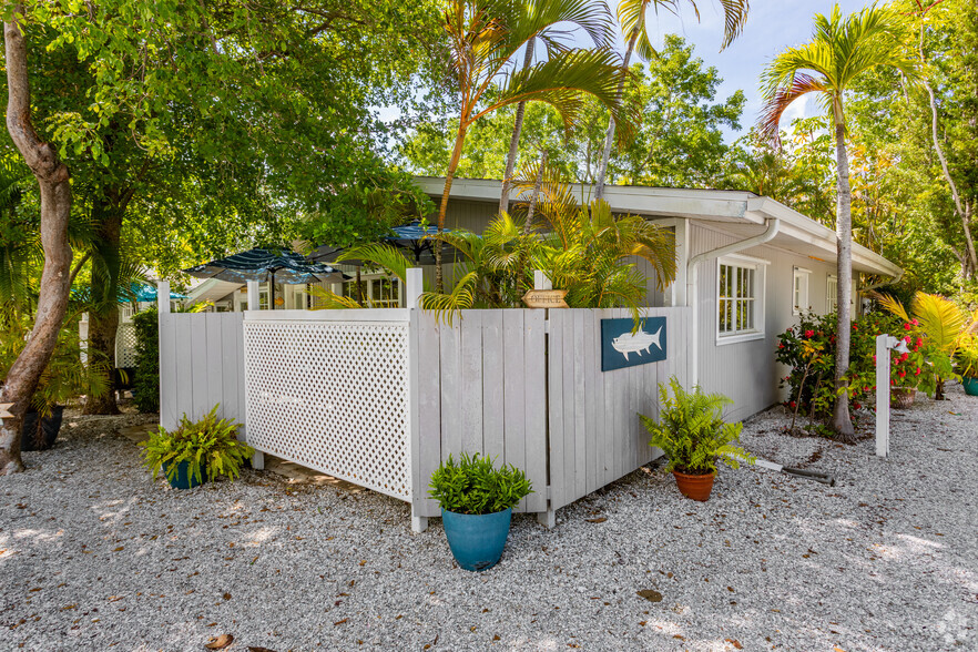 367 Periwinkle Way, Sanibel, FL à vendre - Photo du bâtiment - Image 1 de 1