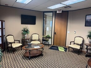 5060 California Ave, Bakersfield, CA à louer Photo intérieure- Image 2 de 7