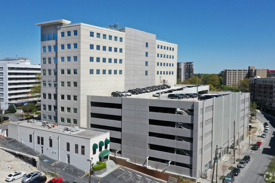 371 E Paces Ferry Rd NE, Atlanta, GA à louer - Photo du bâtiment - Image 3 de 7