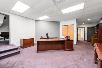 1050 Kemper Meadow Dr, Cincinnati, OH for lease Interior Photo- Image 2 of 35