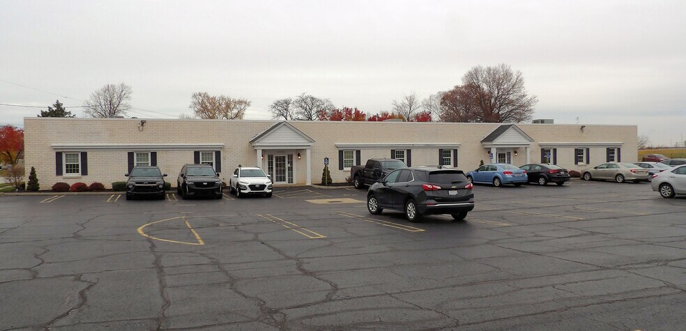 36615 Vine St, Willoughby, OH à louer - Photo du bâtiment - Image 1 de 17
