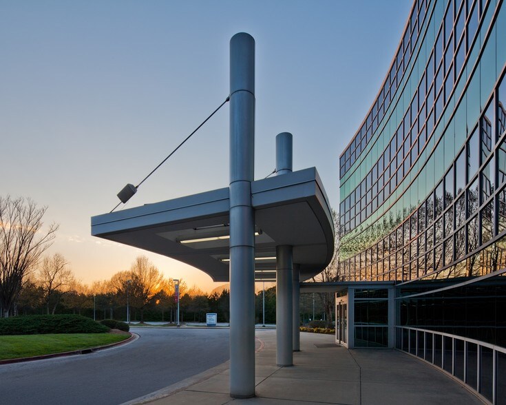 5900 Hillandale Dr, Lithonia, GA à louer - Photo du bâtiment - Image 3 de 9